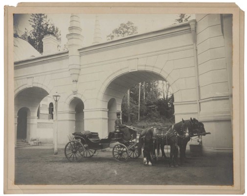 [Собрание В.Г. Лидина] Восемь фотографий из собраний В.Г. Лидина: 